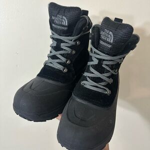 The North Face Chilkat Lace II snow boots